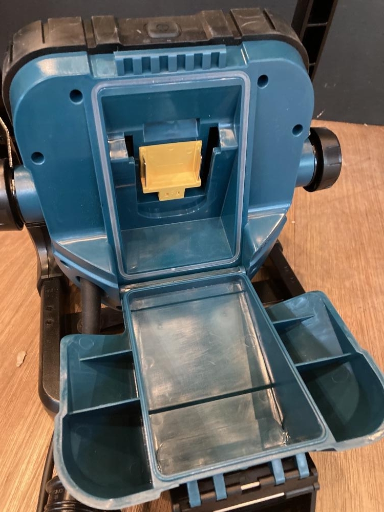 023◆おすすめ商品◆makita マキタ 充電式LEDスタンドライト ML805 本體のみ 14.4V 18V兼用
