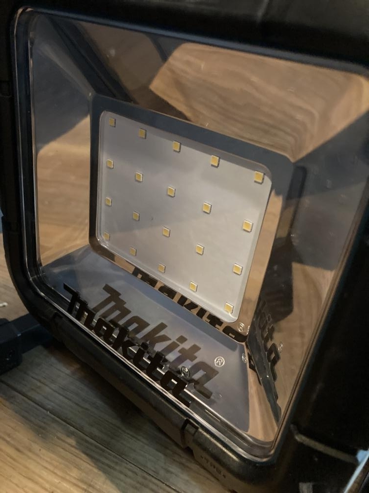 023◆おすすめ商品◆makita マキタ 充電式LEDスタンドライト ML805 本體のみ 14.4V 18V兼用