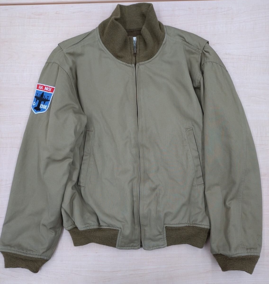 キャブクロージング　タンカース 38インチ Mサイズ相當(dāng)名品 豪華!右肩ナム戦パッチ付きカスタムジャケットビンテージ無料サービスあり！