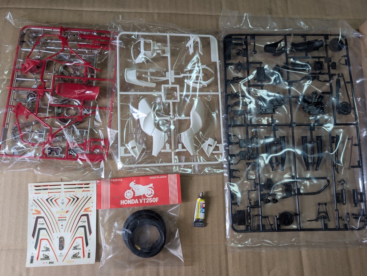  Tamiya пластиковая модель 1/12 Honda VT250F подлинная вещь маленький олень не собран отсутствует нет редкость распродажа 