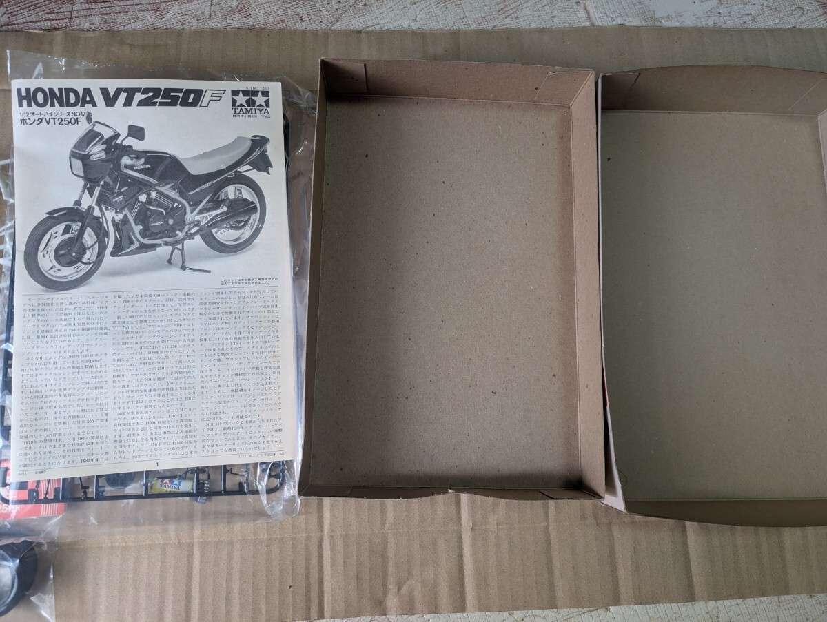  Tamiya пластиковая модель 1/12 Honda VT250F подлинная вещь маленький олень не собран отсутствует нет редкость распродажа 