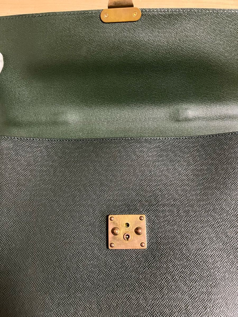 ルイヴィトン タイガ セルヴィエット クラド M30074 鍵×2 LOUIS VUITTON ルイヴィトン ビジネスバッグ セルヴィエット