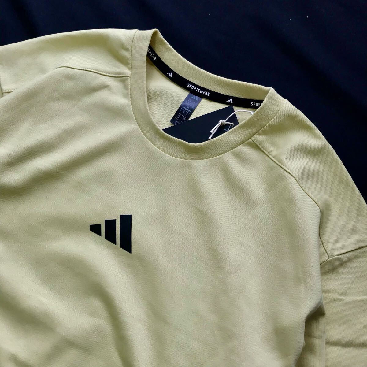 ▼E381新品【メンズL】ライトブラウン adidas アディダス ゴルフに最適 背面BIGロゴ 速干生地 クルーネック シングルジャージ 半袖シャツ
