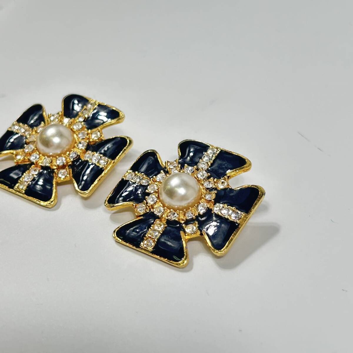 H5751 CHANEL シャネル エナメル イヤリング パール リボン ラインストーン ゴールドカラー ジュエリー レディース 