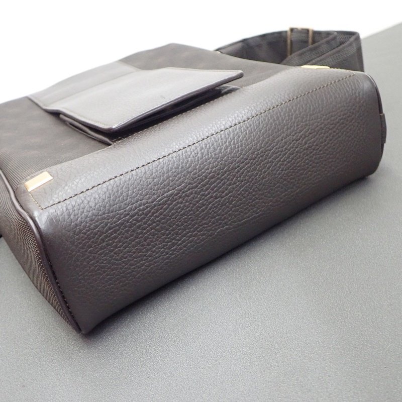 【 美品 】 ダンヒル ディーエイト ショルダーバッグ ブラウン系 PVC×レザー クロスボディ 斜め掛け dunhill