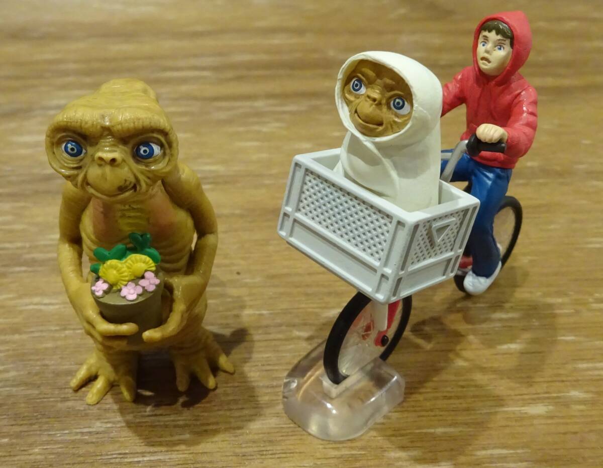 映画　E.T. ２种　スティーブン　スピルバーグ　ユニバーサル　スタジオ　エリオット　ETガチャ　カプセルトイ　ガシャポン