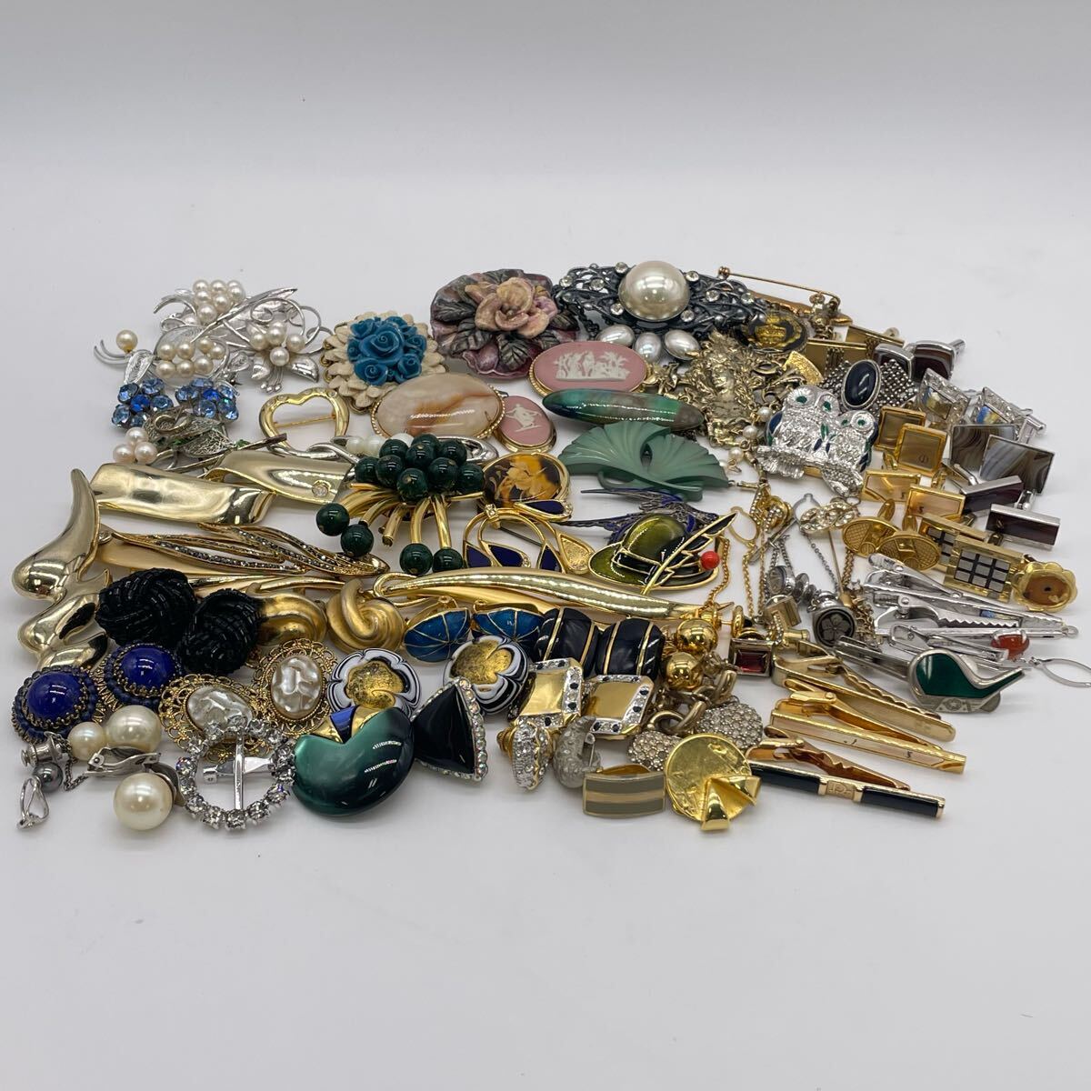 ▲ イミテまとめ ブローチ タイピン イヤリング アクセサリー カフス 目玉商品 Dior イブサンローラン YSL ウェッジウッド ダンヒル 