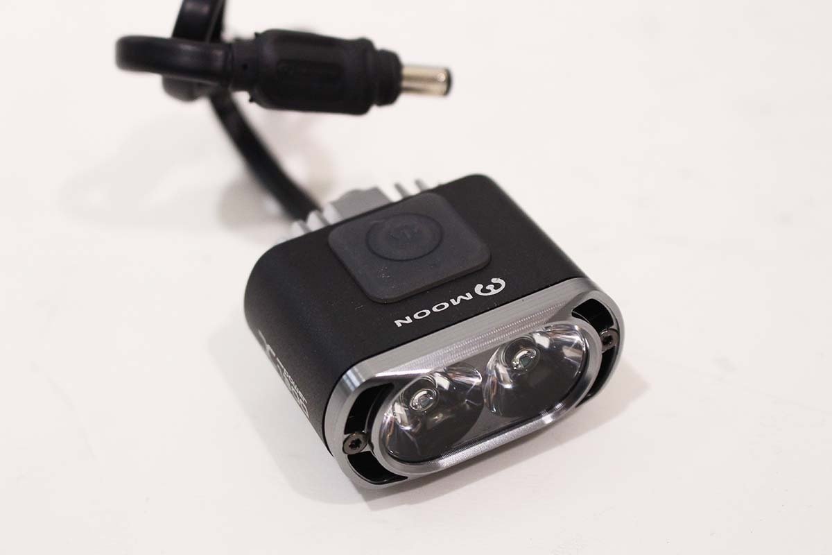 ★MOON ムーン X-POWER 1300 フロントライト 未使用品