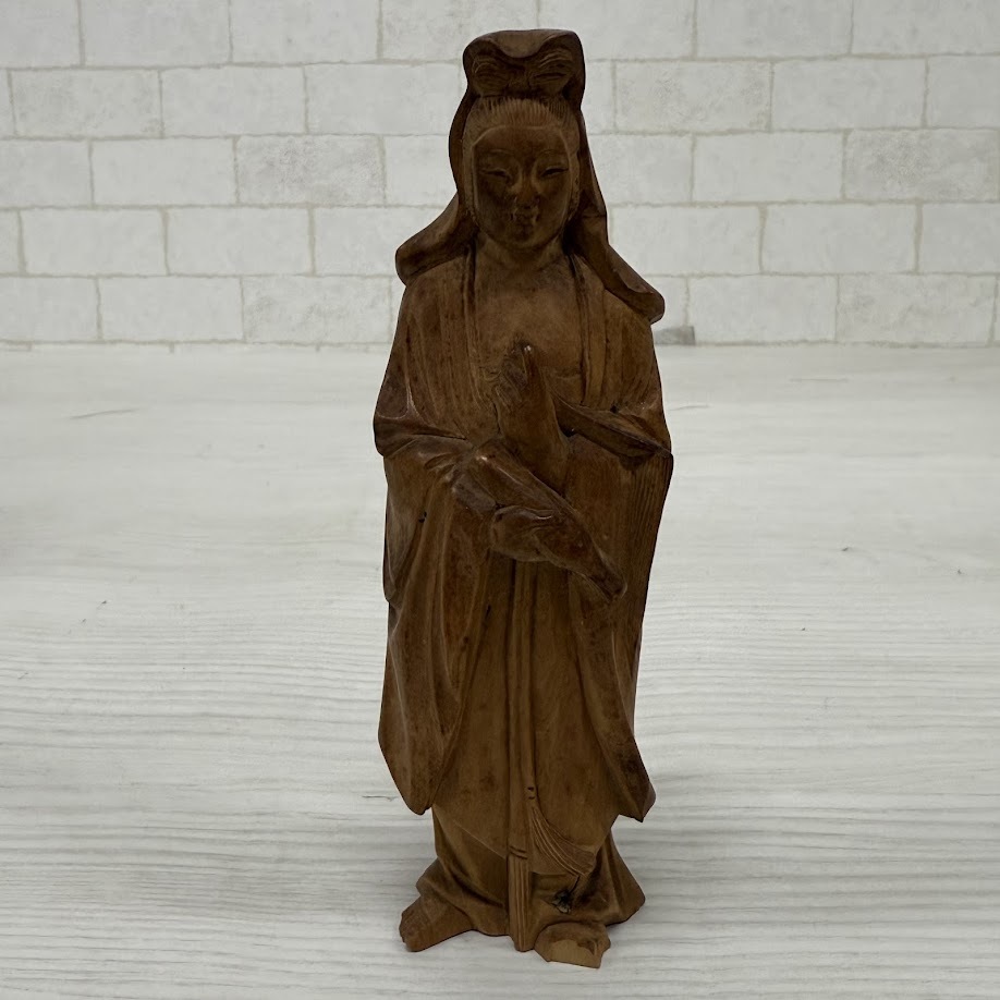【A28-6】 仏像　仏具　八角臺座　座釈迦　飛天光背 / 木彫 鹿 壁掛け / 中國　木彫 (目が無いです) / 木彫　菩薩像 / 観音菩薩像 
