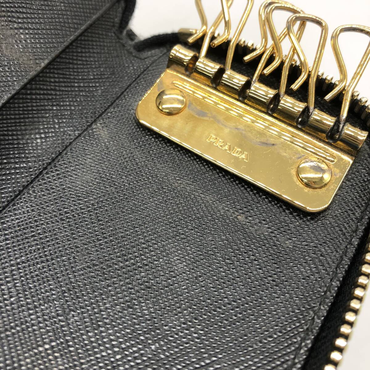 [ хранение товар ]PRADA Prada чехол для ключей safia-no6 полосный раунд застежка-молния черный чёрный / io-4565-sw