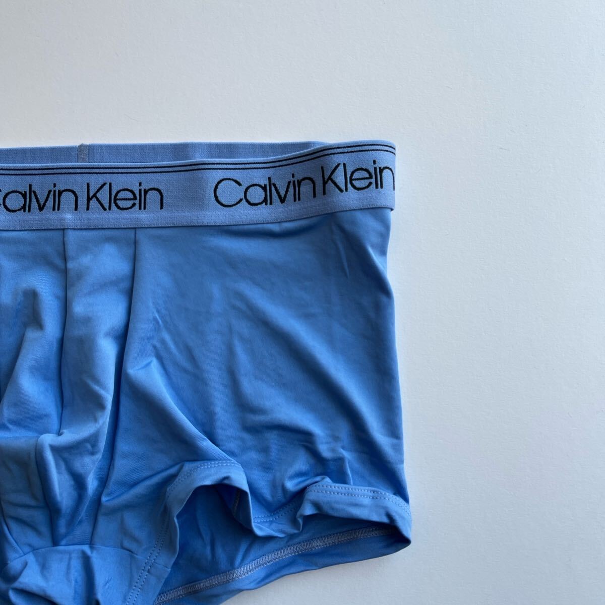 Calvin klein カルバンクライン ローライズボクサー　M(S) ライトブルー　ナイロンストレッチ　ボクサーパンツ　メンズインナー　男性下着