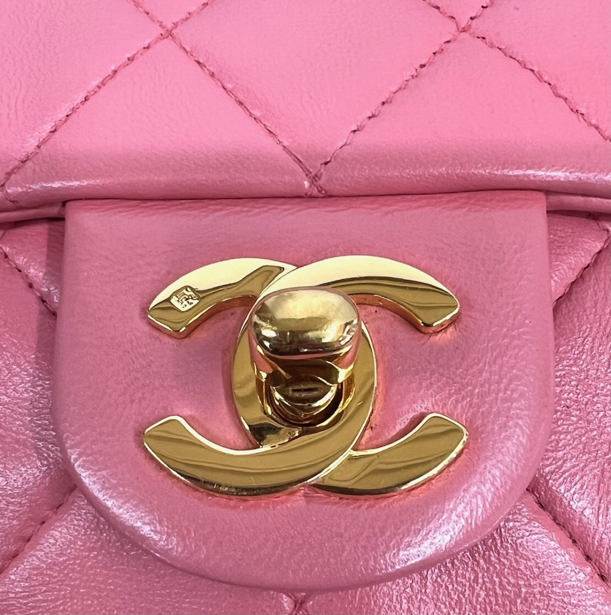 レア！美品！ ピンク！ブティックシール付き！ CHANEL シャネル　ミニ マトラッセ 17ｃｍ ラムスキン　ショルダーバッグ ゴールド