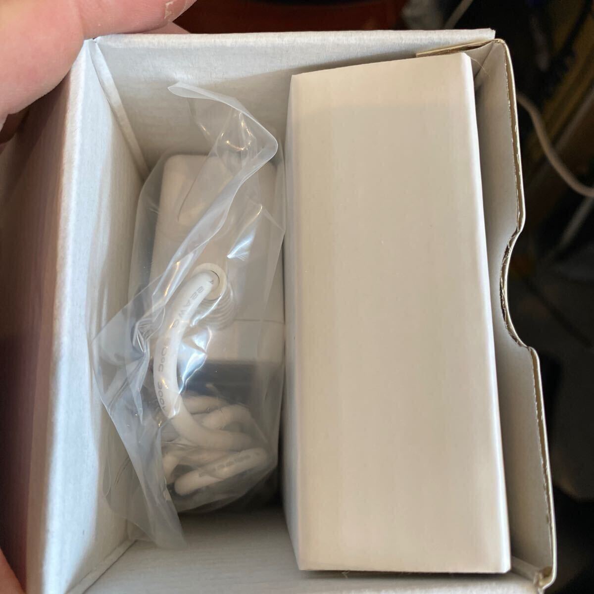  新品未使用　Speed Wi-Fi HOME 5G L13 利用判定○ 未使用 ホームルーター ZTR02SWU 2025年制