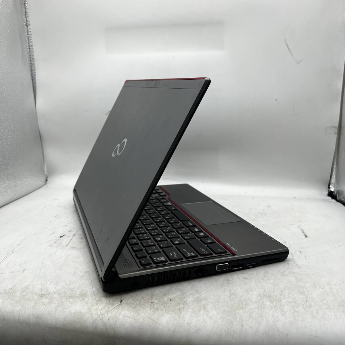 富士通/E736/P/Celeron 3955u/14インチ/A1_画像2