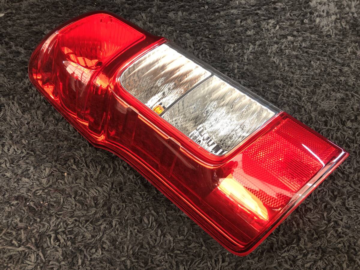 NV350キャラバン テールランプ テールレンズ 左右セット VW2E26 VW6E26 イチコ T008 26555-3XA0B 26550-3XA0B 2016年 913644