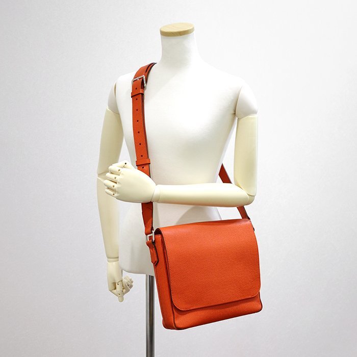 ルイヴィトン(Louis Vuitton) ロマンPM M30618 ショルダーバッグ タイガ レザー オレンジ シルバー金具 メッセンジャーバッグ 斜め掛け 鞄