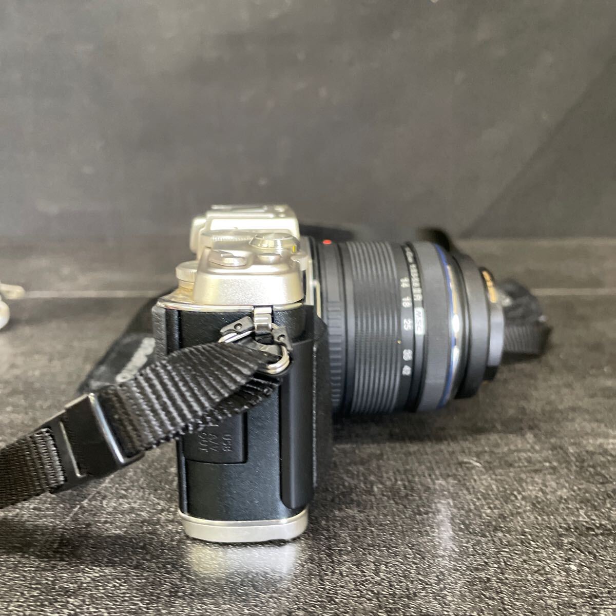 OLYMPUS PEN E-P5 ミラーレス一眼カメラ バッテリー1個 充電器 動作確認済み レンズ 14-42mm 1:3.5-5.6 ll R オリンパス ペン カメラ 