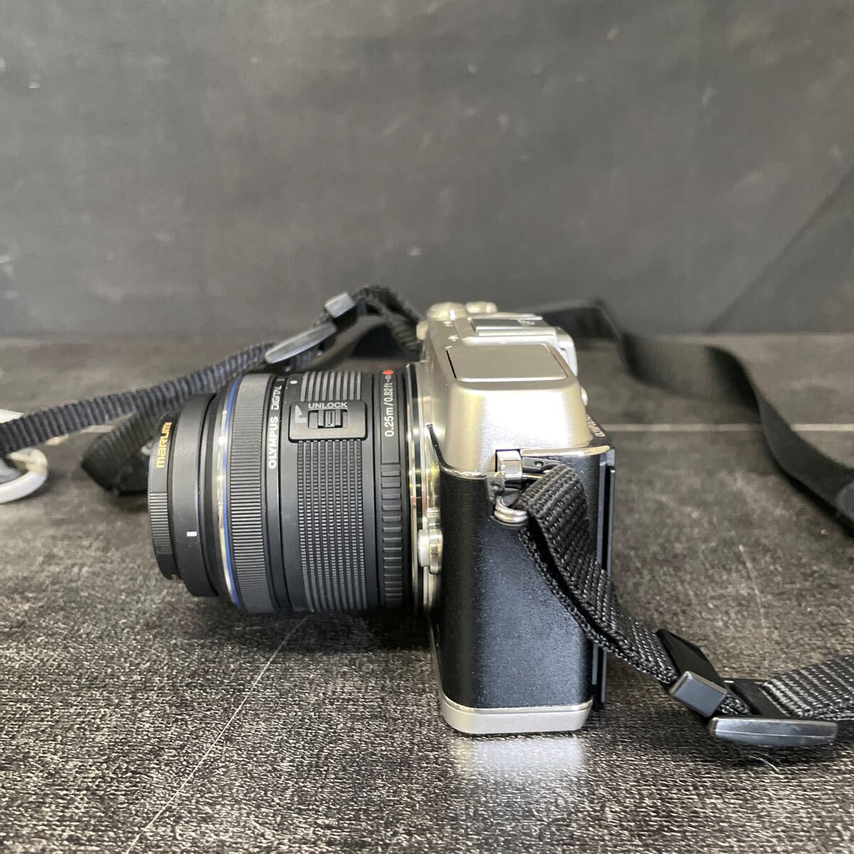 OLYMPUS PEN E-P5 ミラーレス一眼カメラ バッテリー1個 充電器 動作確認済み レンズ 14-42mm 1:3.5-5.6 ll R オリンパス ペン カメラ 
