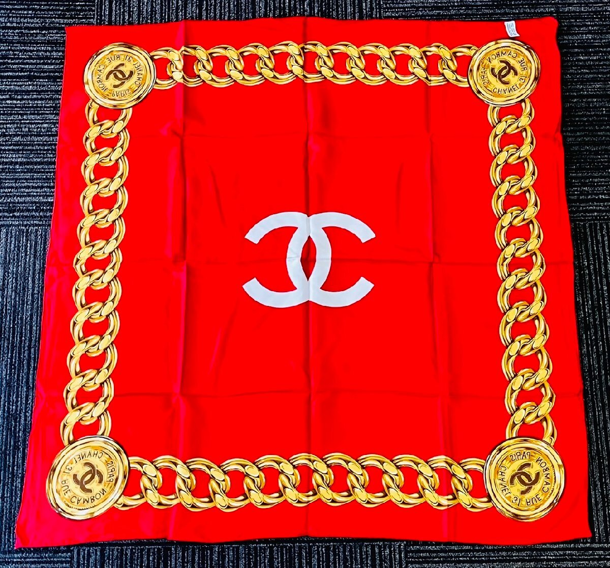 【送料無(wú)料】CHANEL シャネル スカーフ ココマーク 31 RUE CAMBON カンボン チェーン柄 レッド×ゴールド系 シルク タグ有り ケース付き