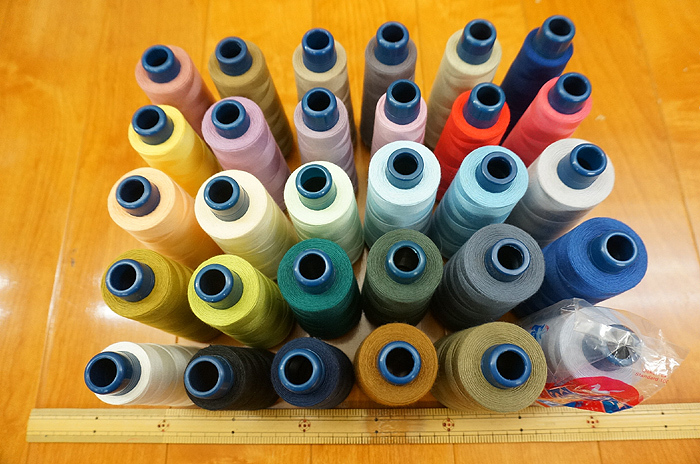 ① 最終 新品含 滑抜群 ＃60 スパン キンバ 工業(yè)用 ミシン纟 30色30本組 生成系 黒 紺系入 /堅牢染 本縫 ロック リメイク 洋裁 教室