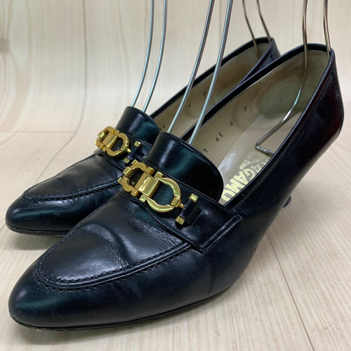 K325 FN-250530-332 Salvatore Ferragamo サルヴァトーレフェラガモ パンプス ガンチーニ ヒール ブラック レディース 約23.5cm 6 箱付