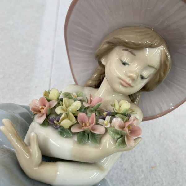 L739-O55-1251 LLADRO リヤドロ 花の香りにつつまれて 5862 少女
