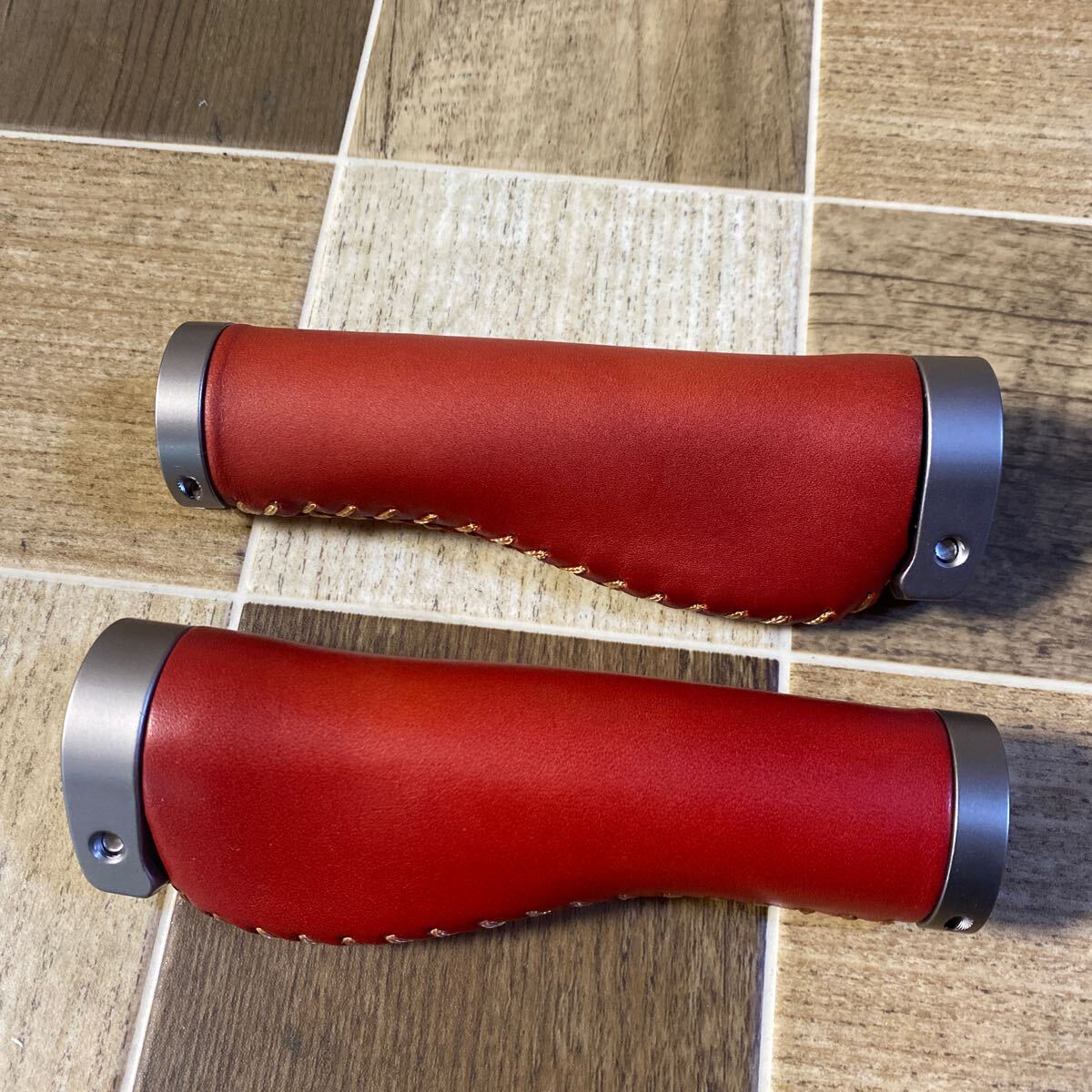 THEODORE セオドール LEATHER SHIFT GRIP グリップ イタリア本革 赤 自転車 ハンドルカバー
