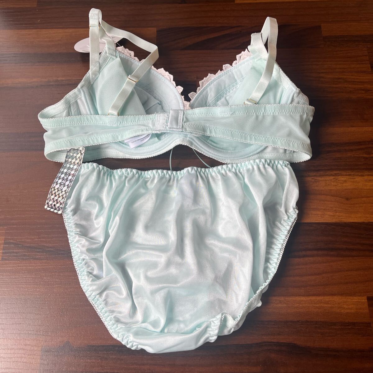 新品　タグ付　未使用　shake body ブラジャー　ブラ　ショーツ　パンツ