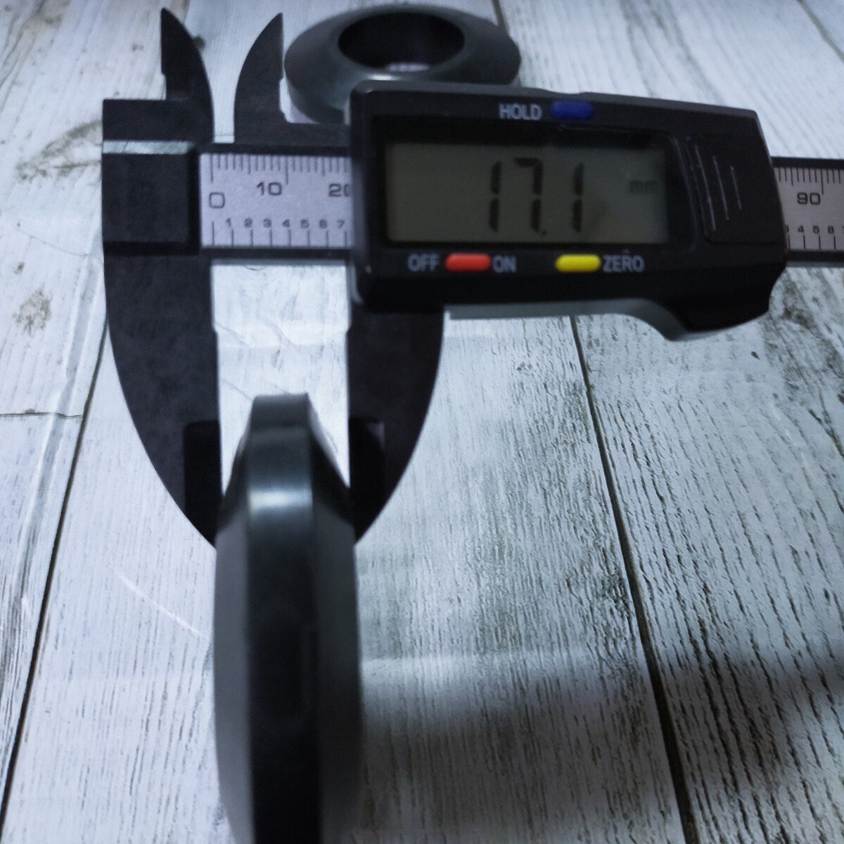 ◇新品送料込◇アッパーマウントスペーサー２個セット　乗り心地重視の柔らかいゴム製　取り付けはマジカルサスペンションリング同様_画像5