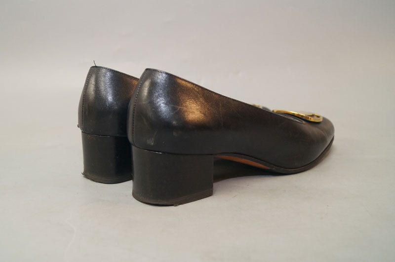 ye96-Salvatore Ferragamo サルヴァトーレフェラガモ パンプス 5 1/2 C ブラック レザー ヴァラ金具 ローヒール 金金具 靴 イタリア制