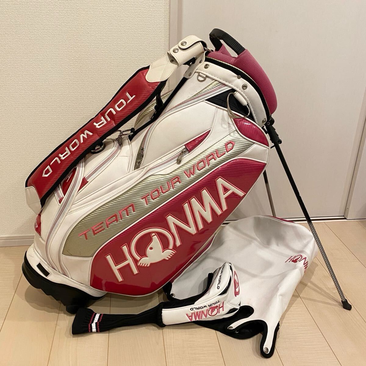 本間ゴルフ スタンド式 キャディバッグ ツアープロモデル 9型 ピンク ヘッドカバー付 CB-1602 ホンマゴルフ HONMA