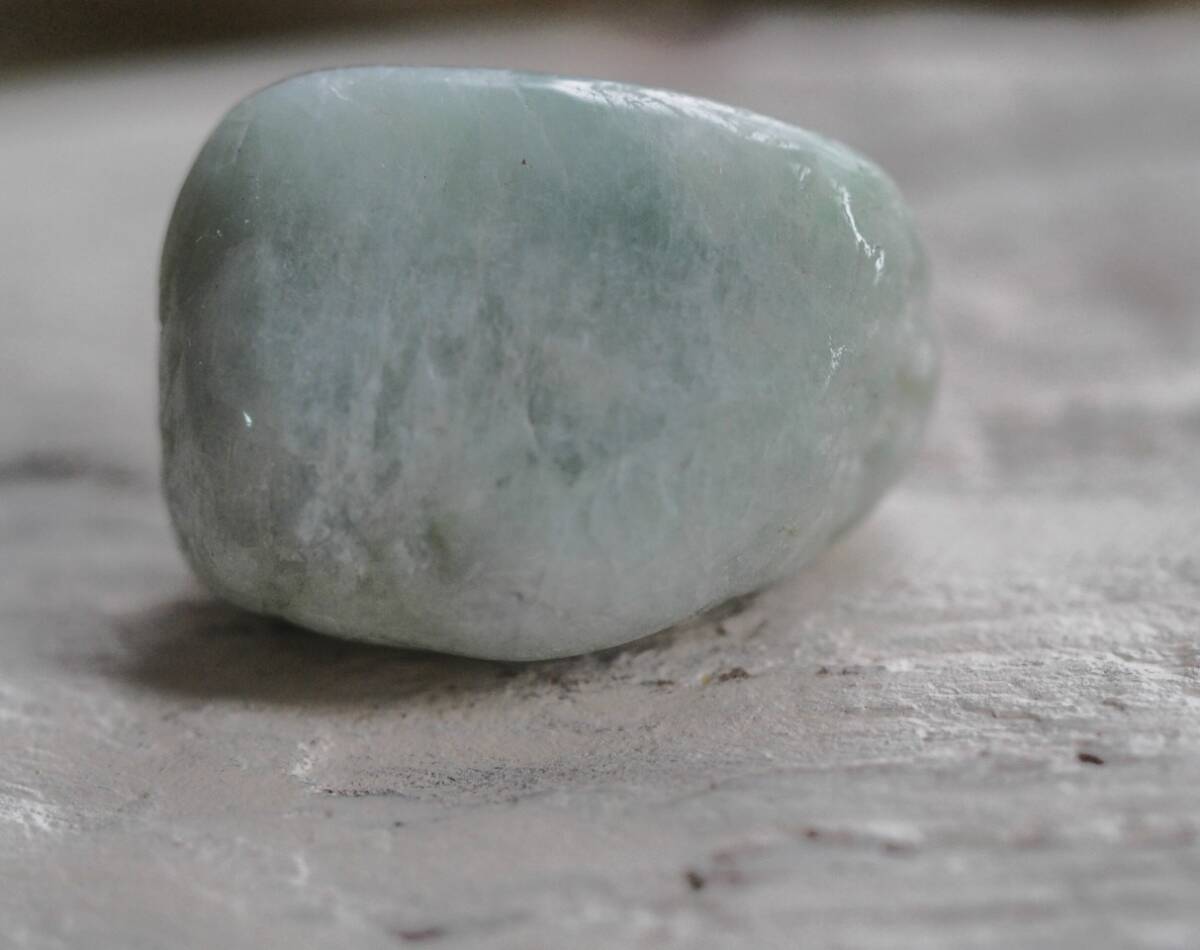 糸魚川翡翠 原石磨き バロック石 お守り 9g_画像6