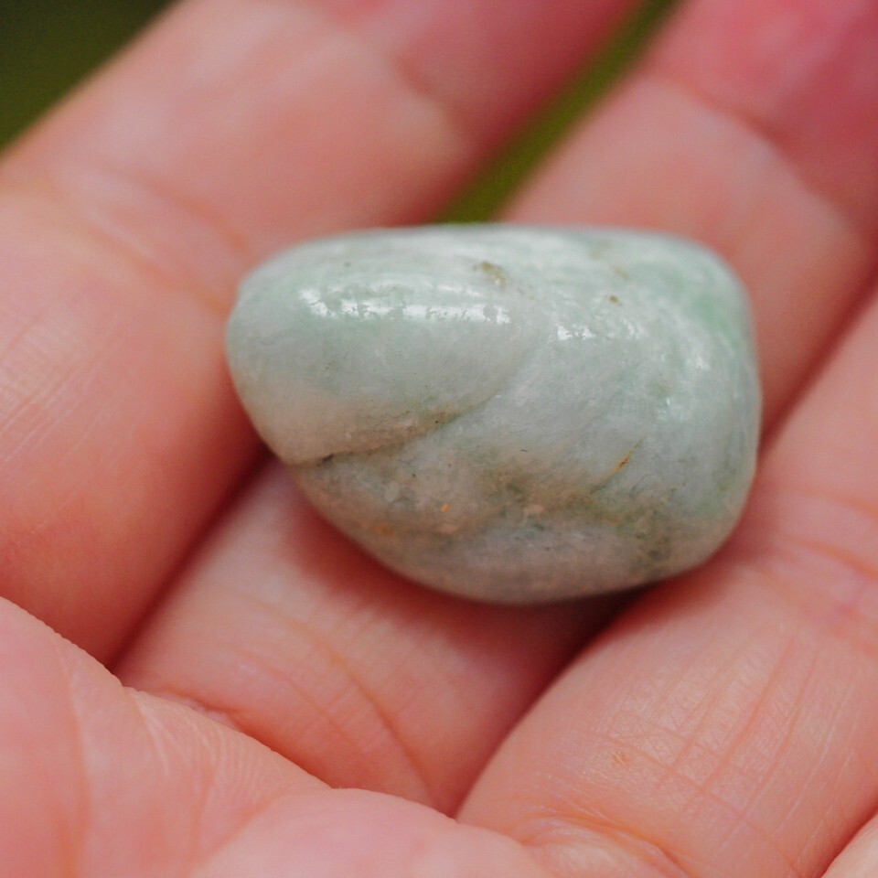 糸魚川翡翠 原石磨き バロック石 お守り 9g_画像7