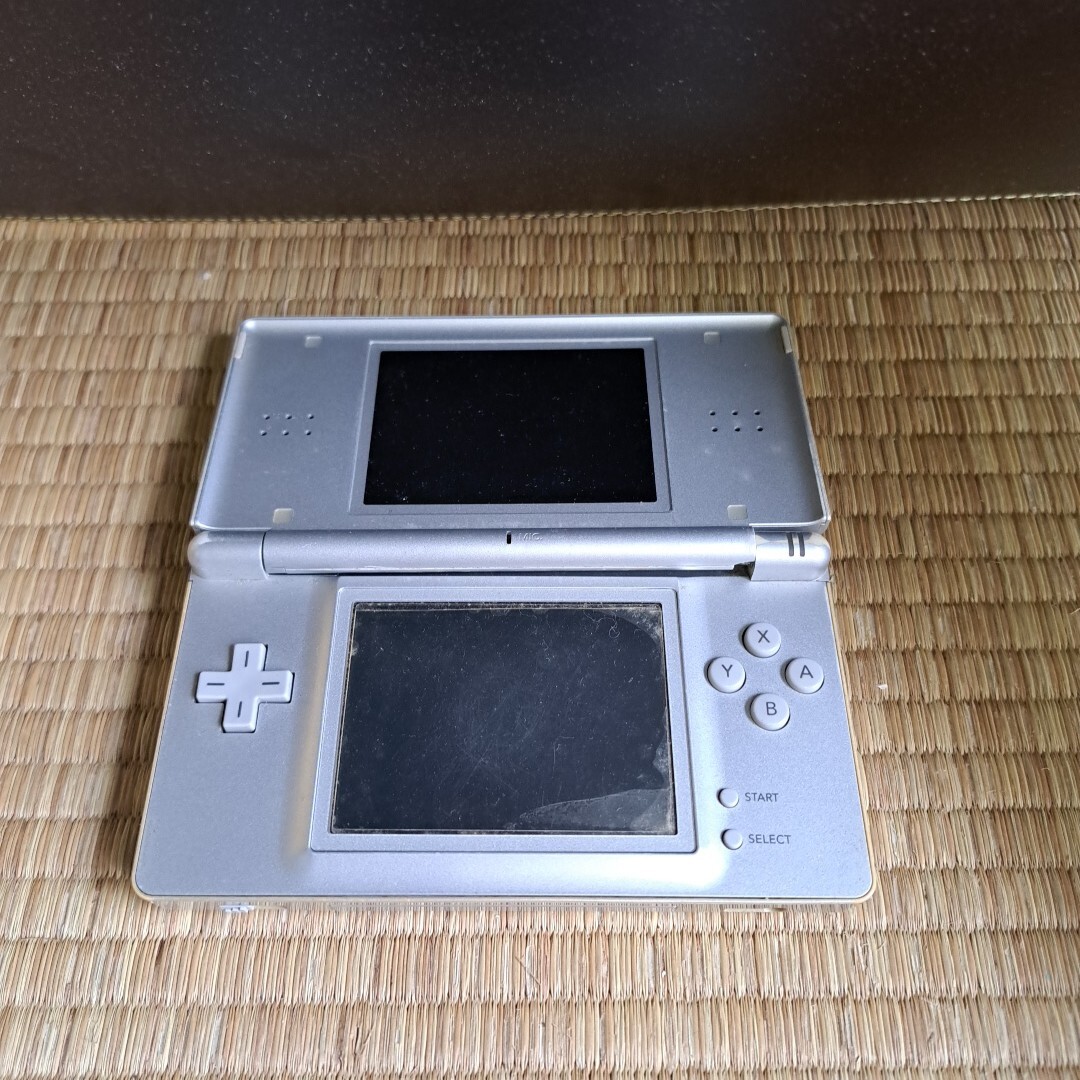 ニンテンドー DSライト 3DSジャンク扱い 4台まとめ TR B6(DS
