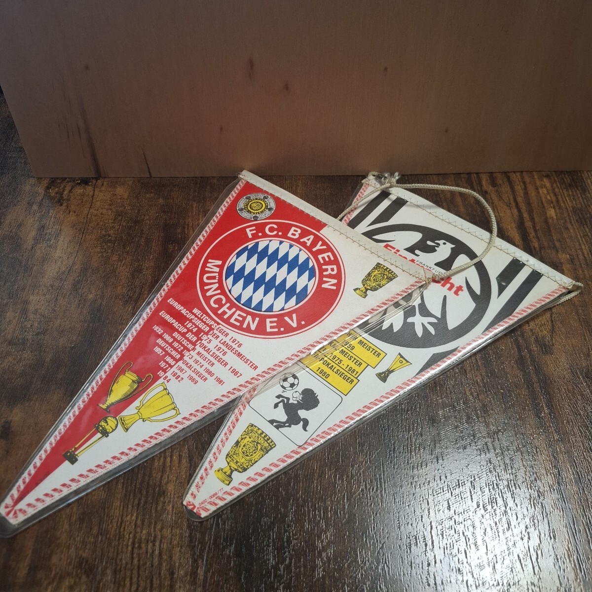 80年代　アイントラハトフランクフルト　バイエルンミュンヘン　タペストリー?。颤c(diǎn)セット　當(dāng)時物　レア　ブンデスリーガ　サッカー