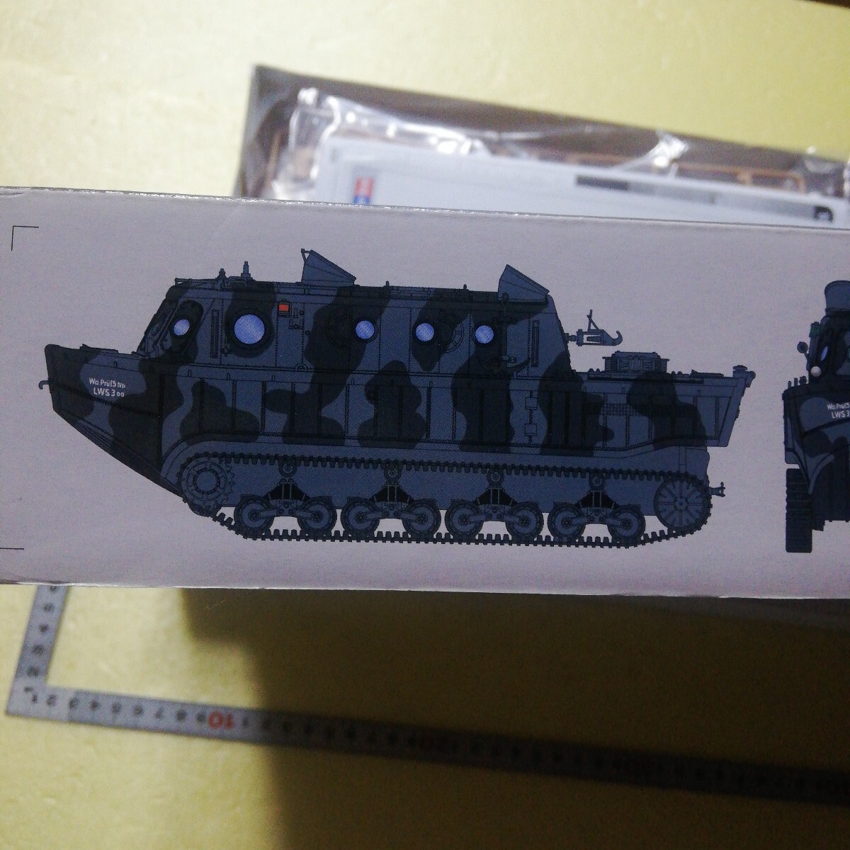 ☆地　1/35　ホビーボス　ドイツ　水陸両用トラクター　初期型　エッチングパーツ付き　未組立　_画像2