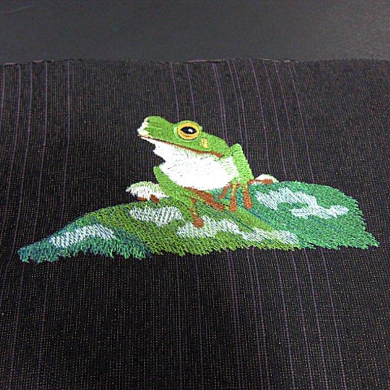スリーシーズン　単衣?夏物に！新品未仕立　西陣織刺繍九寸名古屋帯　カエル　蛙　焦茶