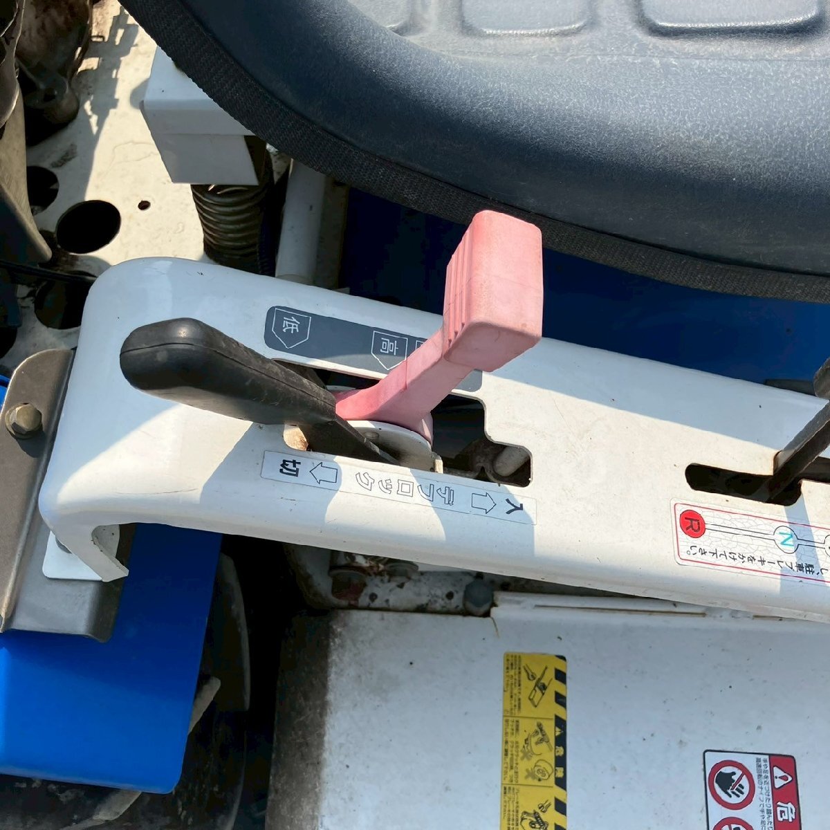 【ジャンク】不動 青森 七戸店 オーレック 乗用草刈機(jī) RM82B 9馬力 ガソリン 作業(yè)幅 約800mm 未洗浄 直接引取限定 東北 中古品