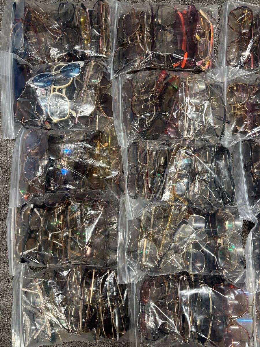 眼鏡 サングラス 大量 まとめ売り 大量セット 総重量約11.2kg（箱重量差引）ジャンク 中古品 業(yè)者様 未選別 メガネ フレーム 現(xiàn)狀品