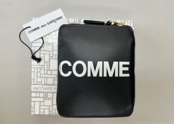 新品 コム デ ギャルソン COMME des GARCONS 財布 二つ折り財布 メンズ ブラック ラウンドファスナー SA2100HL Huge Logo 未使用 1円出品