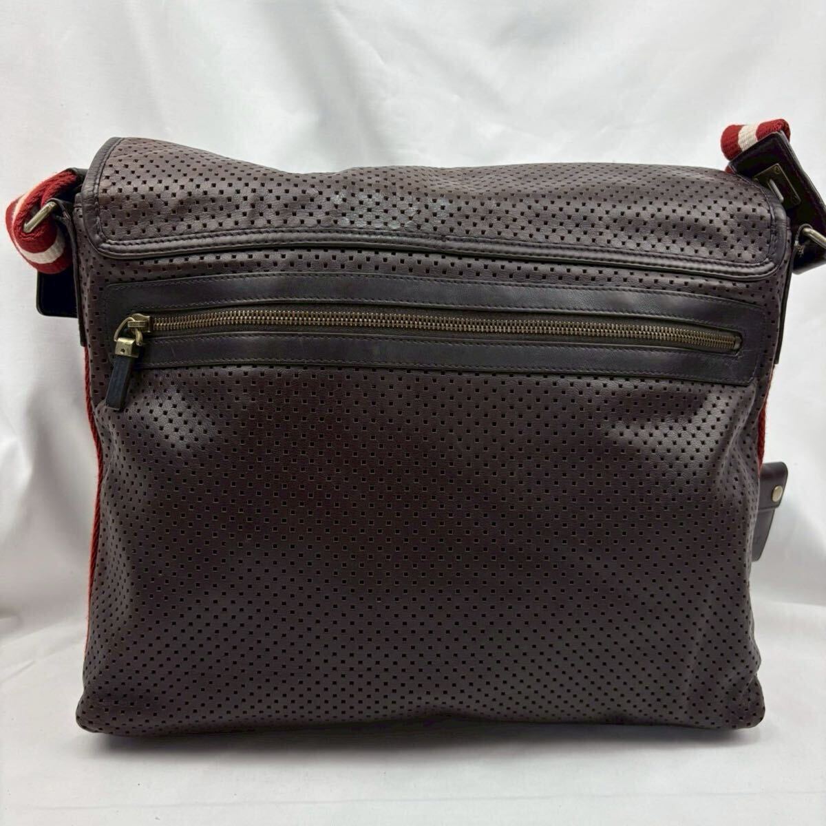 美品✨ バリー メッセンジャーバッグ ショルダーバッグ パンチング加工 茶色 美品/A4◎】バリー BALLY ショルダーバッグ メッセンジャー