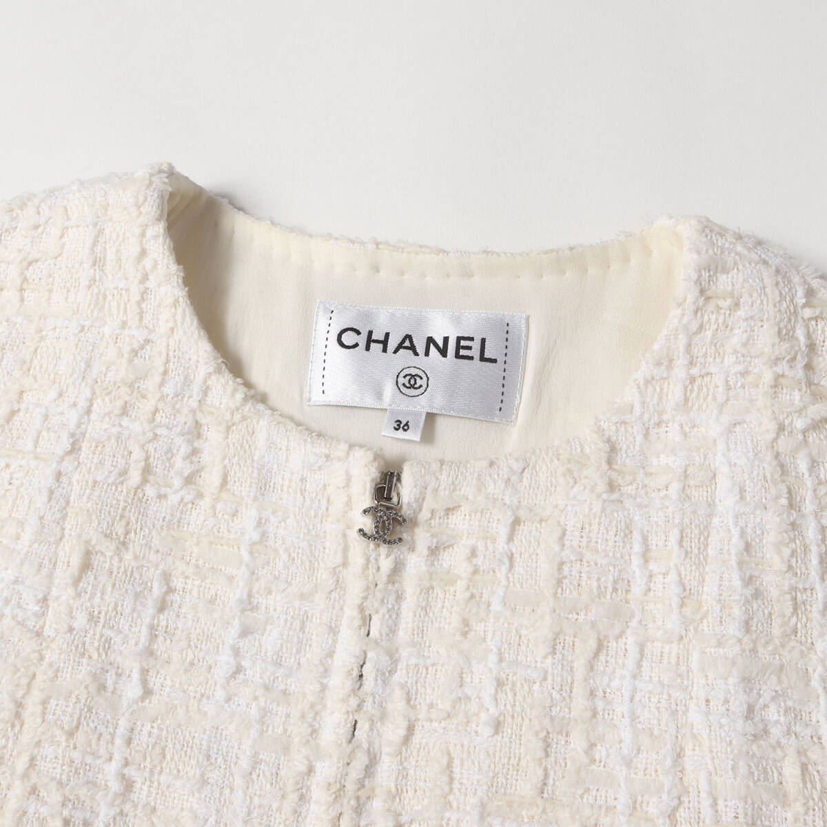 CHANEL シャネル コート ホワイト 白 サイズ:36 / スワロフスキー ココマーク CC ロゴ ジップアップ ツイード ロング コート / イタリア制