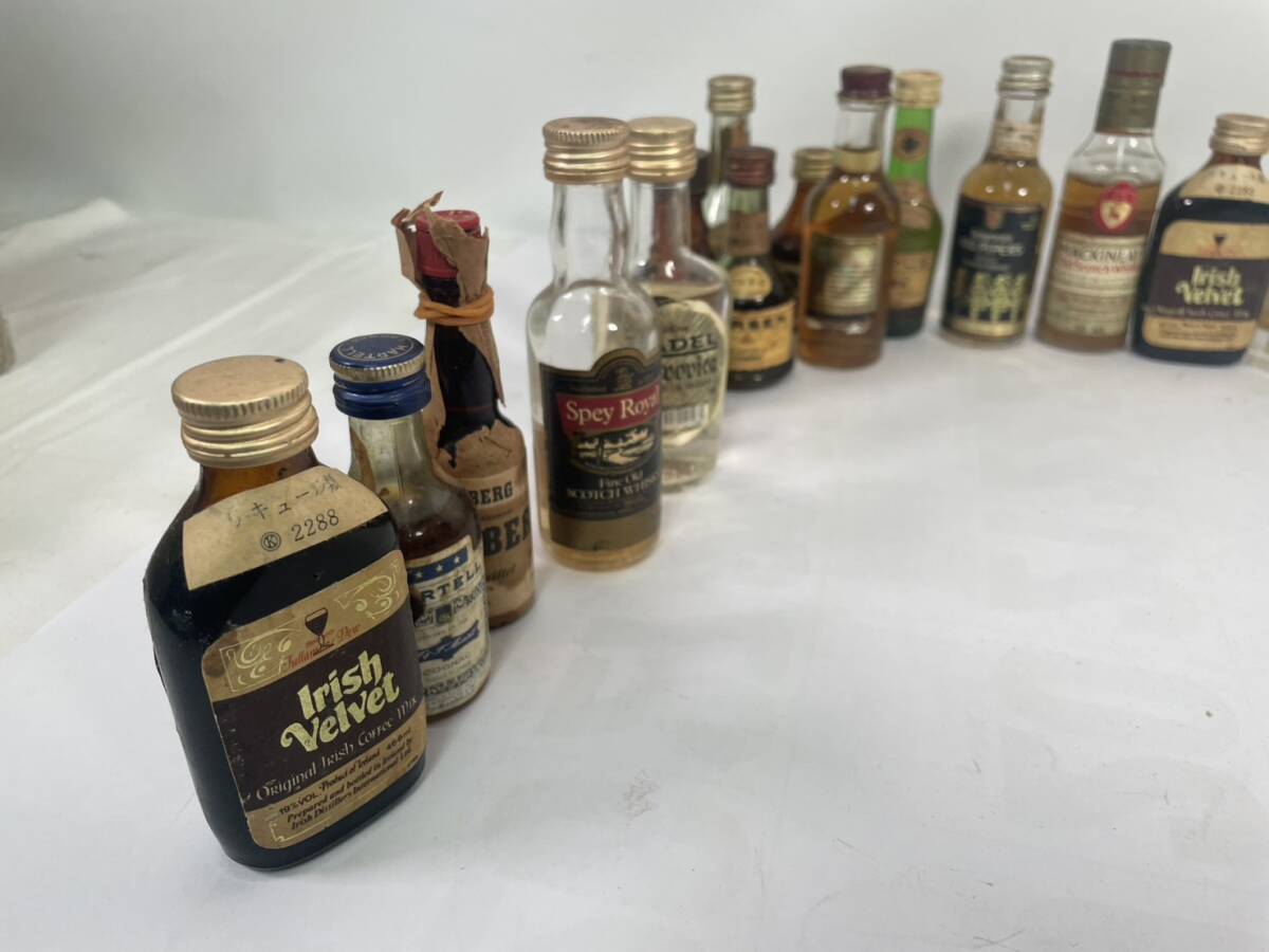 1円スタート?【長(zhǎng)期保管品】大量　小瓶　ウイスキー　オールドウイスキー　古酒　レトロ品　ヴィンテージ　洋酒　ウォッカ　アイリッシュ