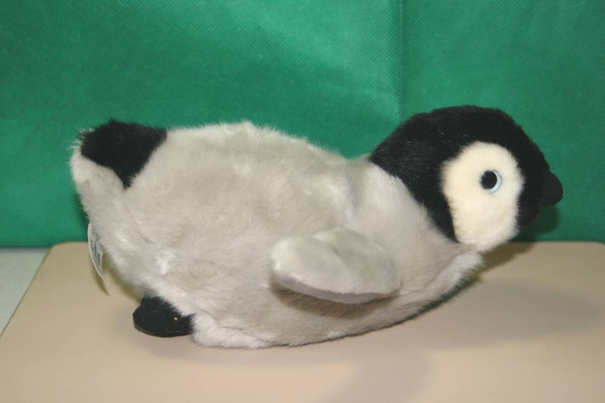 動物 ペンギン グレー 寝そべり ぬいぐるみ 約23cm トイザラス　赤ちゃん 水族館　お尻にペレット_画像5