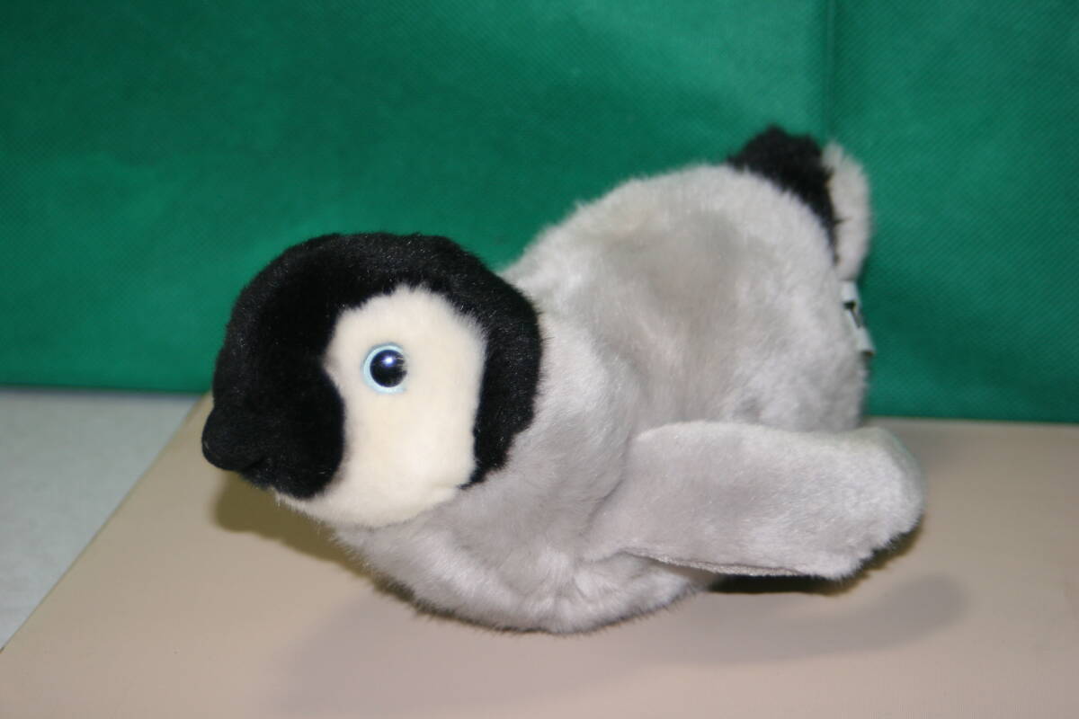 動物 ペンギン グレー 寝そべり ぬいぐるみ 約23cm トイザラス　赤ちゃん 水族館　お尻にペレット_画像1