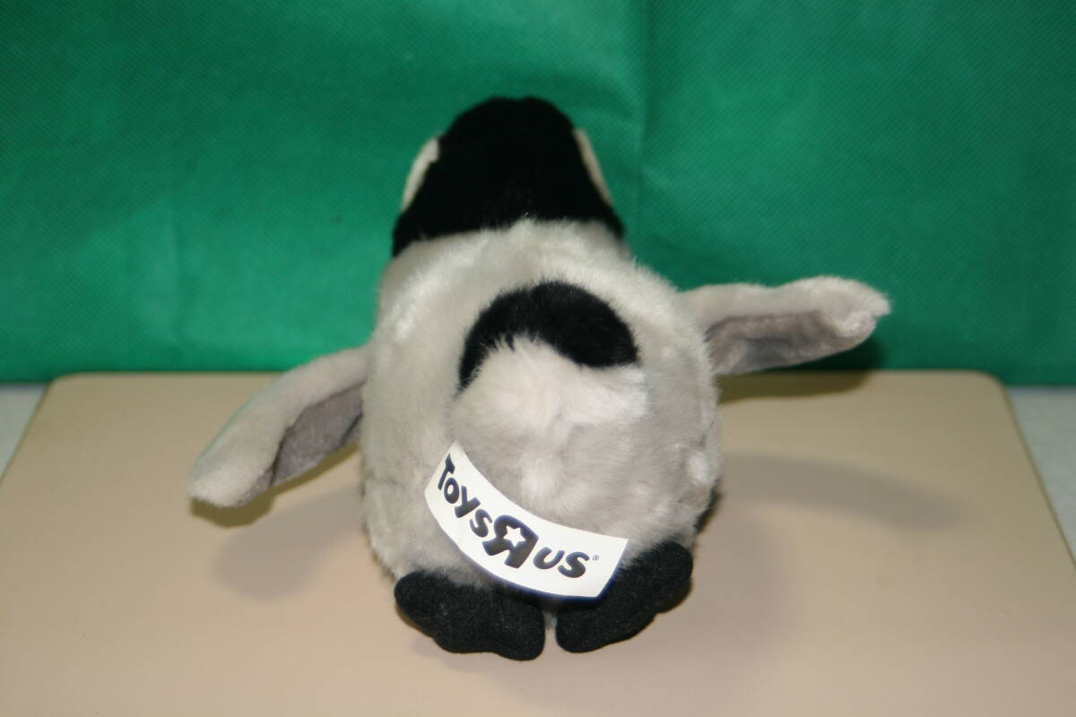 動物 ペンギン グレー 寝そべり ぬいぐるみ 約23cm トイザラス　赤ちゃん 水族館　お尻にペレット_画像6