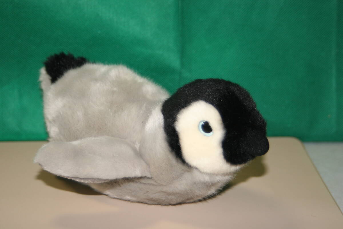 動物 ペンギン グレー 寝そべり ぬいぐるみ 約23cm トイザラス　赤ちゃん 水族館　お尻にペレット_画像2