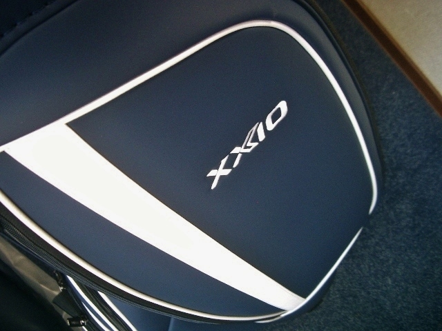 未使用　XXIO　ゼクシオ　多機能　セルフバッグ収納可　ワイド?モデル　合皮レザー　ネイビー紺白　ゴルフバッグ