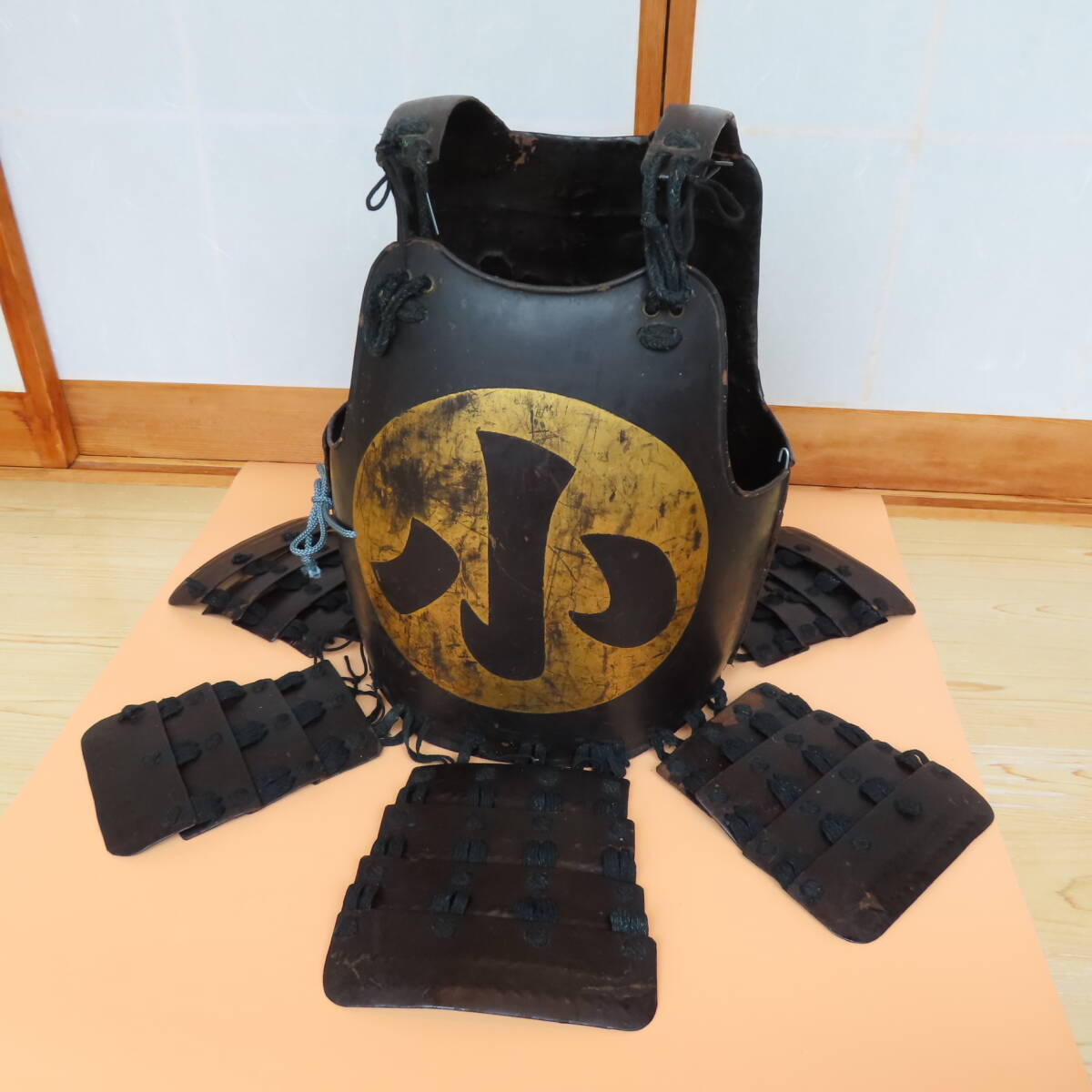 金丸に小文字紋　貸し具足（鎧?鎧兜?甲冑?胴）