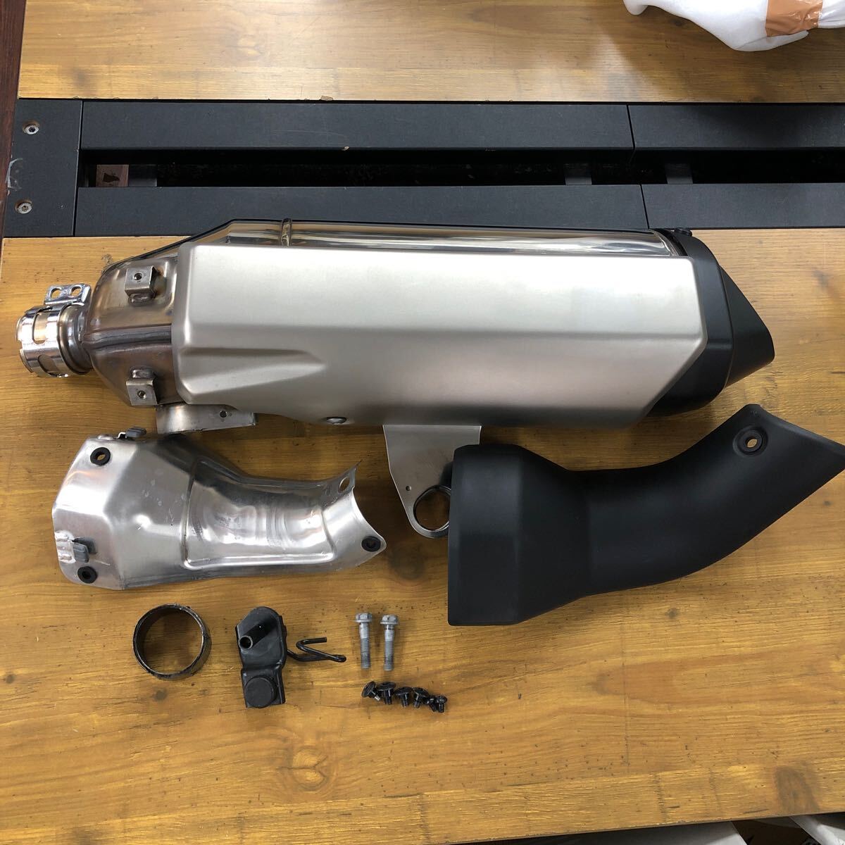 *CRF1100L Africa Twin снимать оригинальный muffler 
